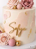 Goldener Cake Charm Sofija auf Taufe-Torte mit Rosen