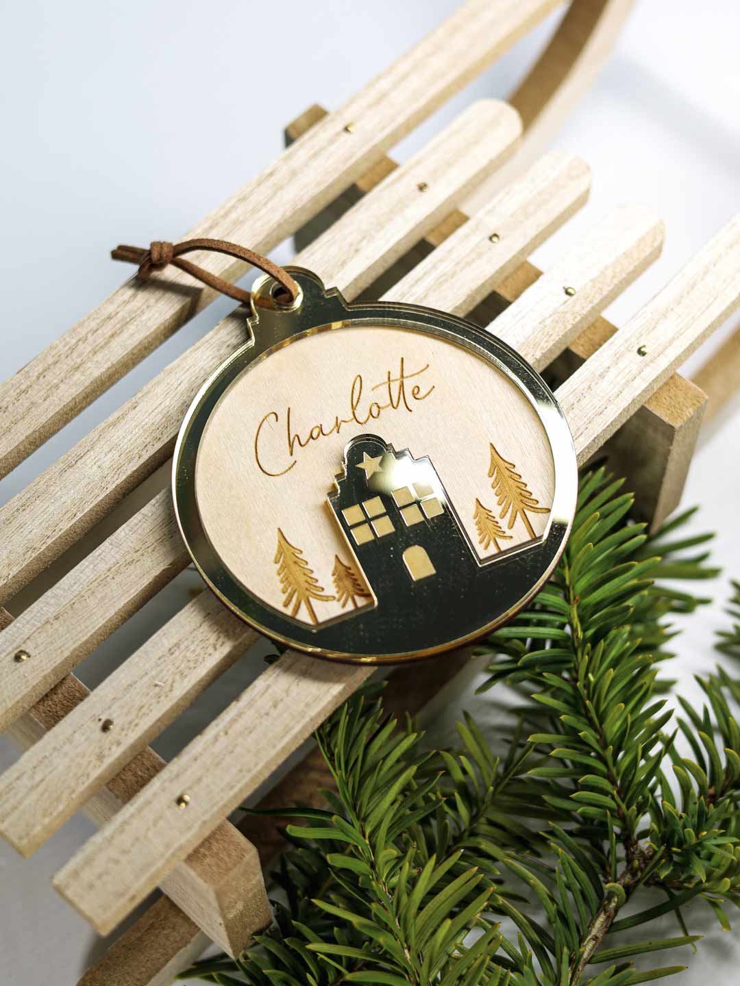 Personalisierte Christbaumkugel Weihnachten Gold Holz personalisiert