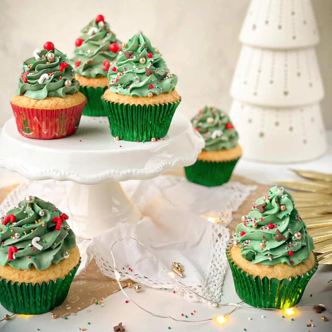 Streusel Rot Weiß Gold für Weihnachtscupcakes